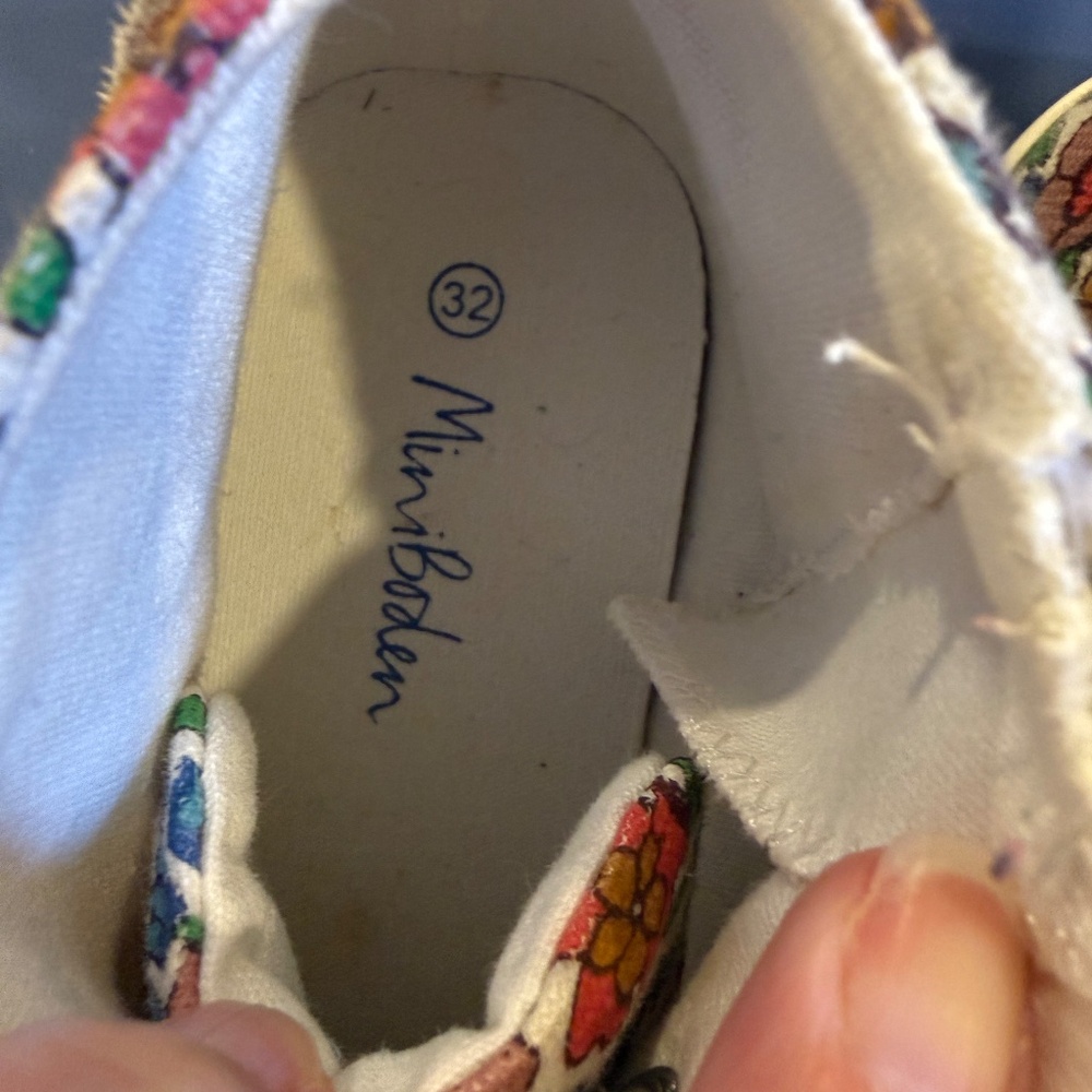 Size 32/US 1 Mini Boden High Tops in Bunny Floral - Picture 4 of 11